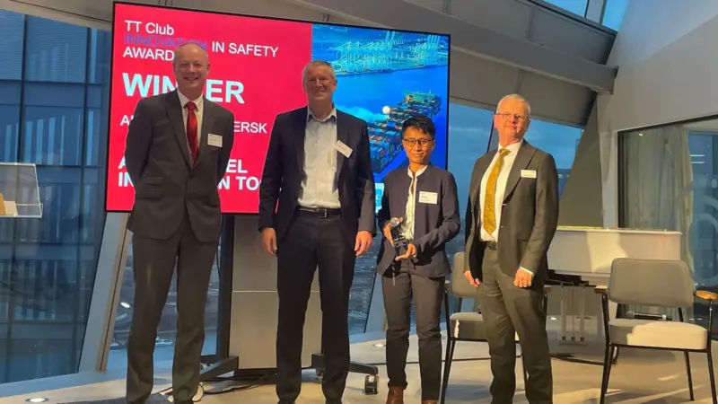 Morten Engelstoft presenting to Nissa Ibrahim of APM Terminals at TT Club's Innovation in Safety Awards
