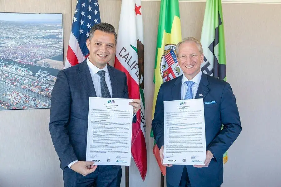 Port of Gothenburg CEO Elvir Dzanic (l) and Port of Los Angeles executive director Gene Seroka
