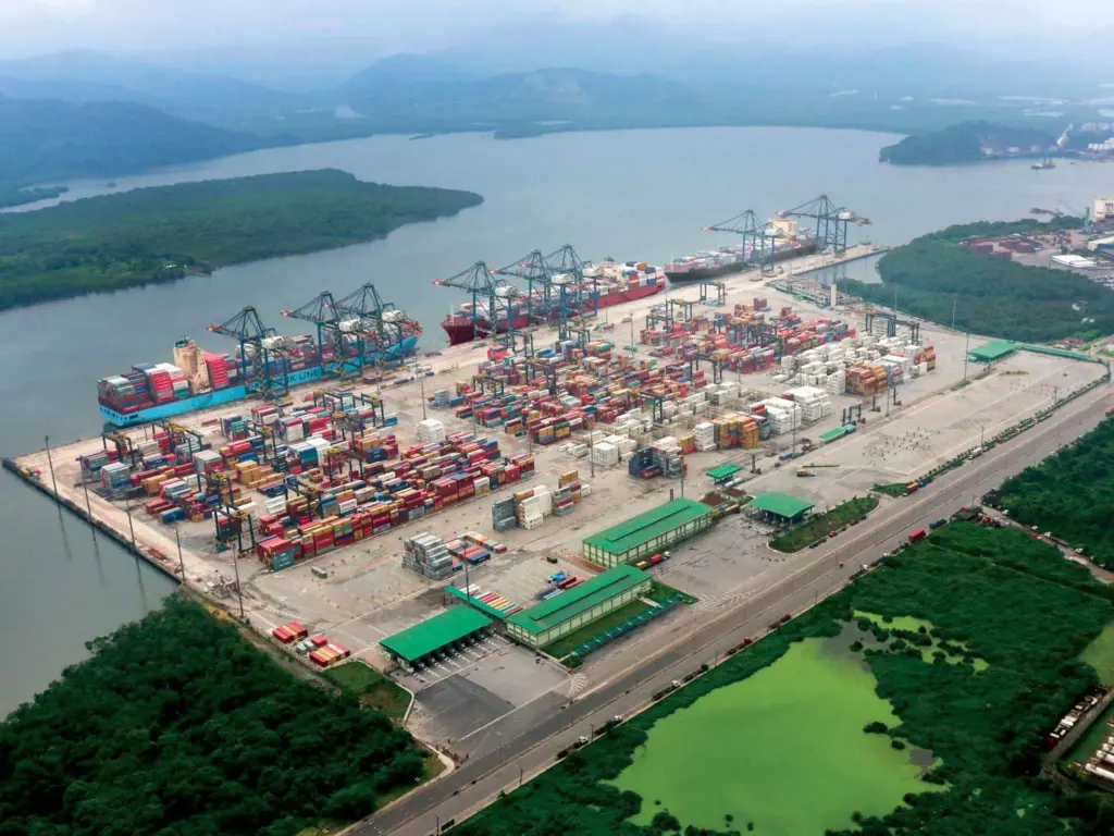 Brasil Terminal Portuário in Santos