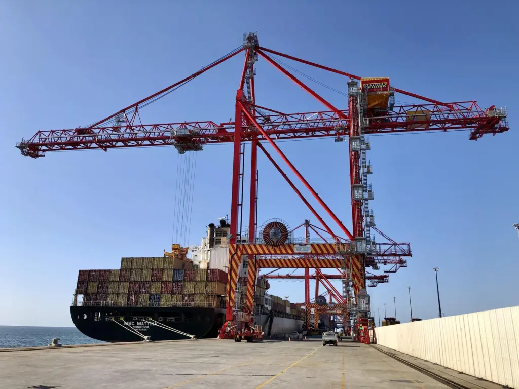 The Liebherr STS crane in operation at Patrick Terminals - Brisbane Autostrad