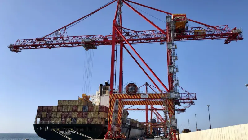 The Liebherr STS crane in operation at Patrick Terminals - Brisbane Autostrad