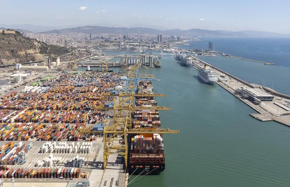 Port of Barcelona showing Adossat wharf on the right