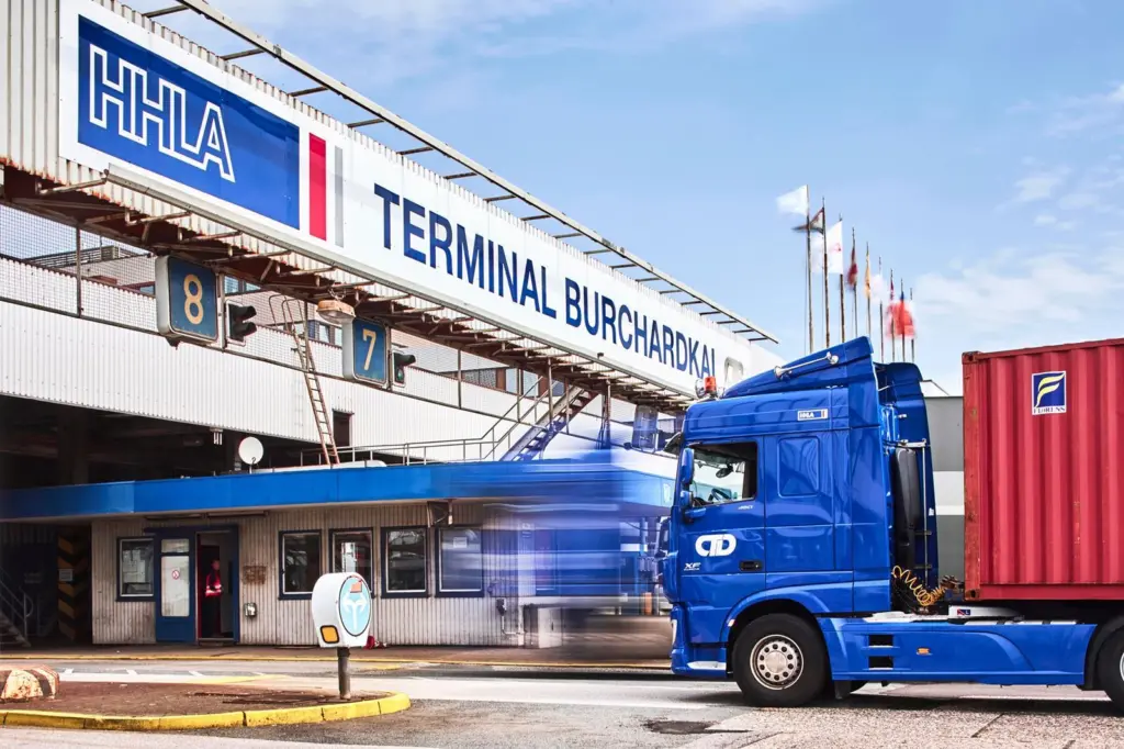 Truck accessing HHLA terminal