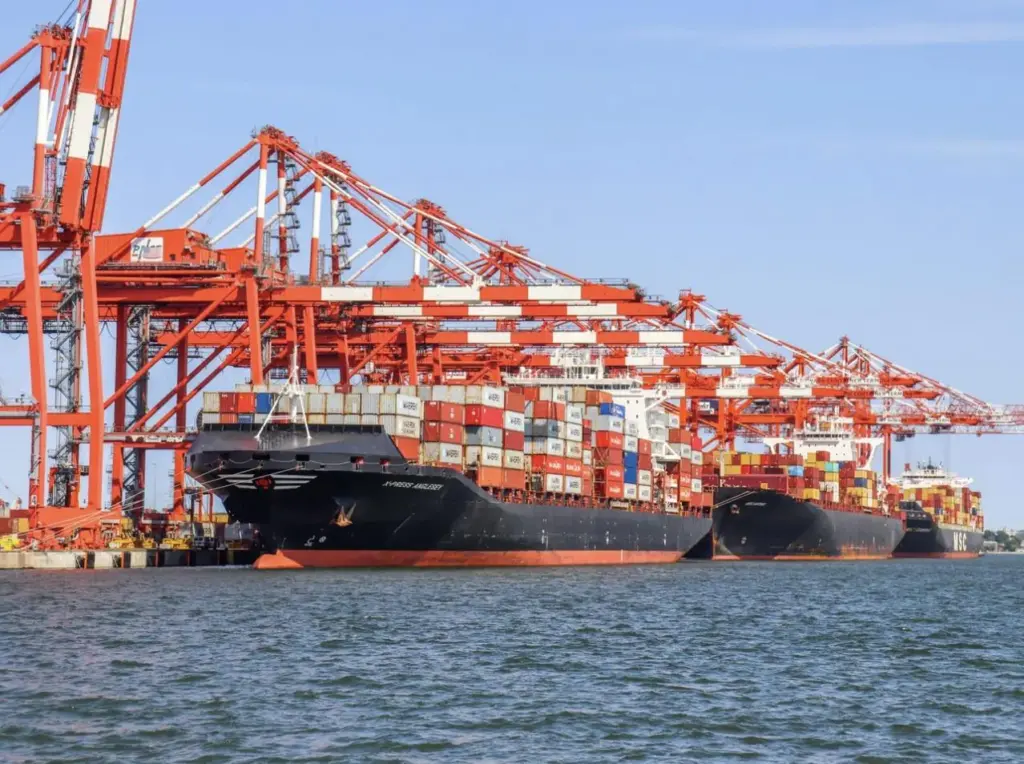 00_289486_touringtheportofnewyork_378696