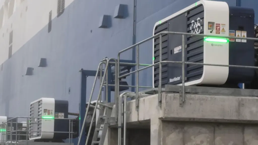 MoorMaster's vacuum mooring system