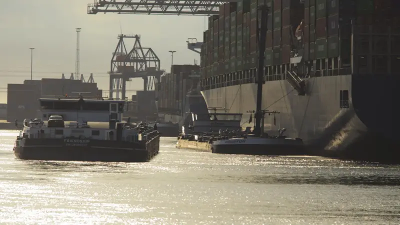 Bunkering in Amazonehaven in the Port of Rotterdam