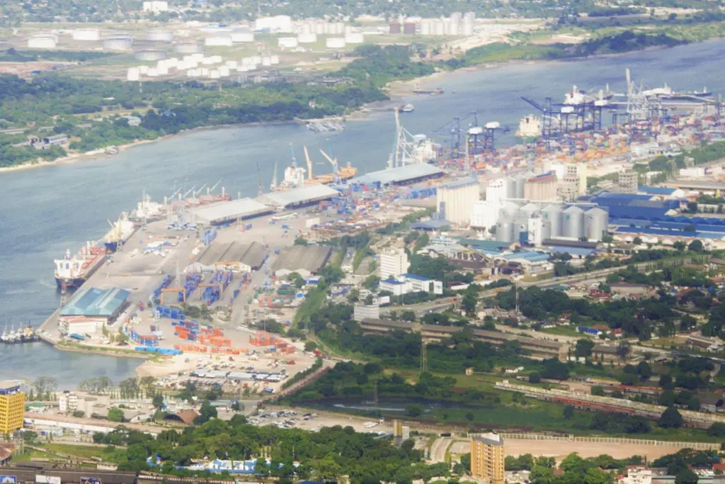 Das es Salaam port