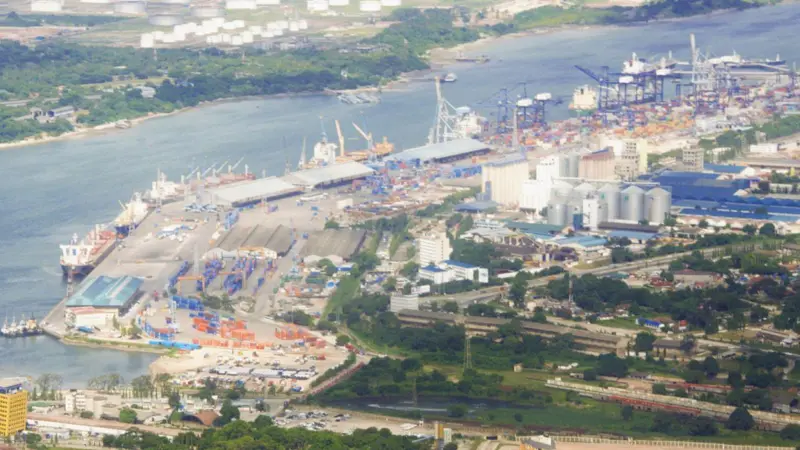 Das es Salaam port