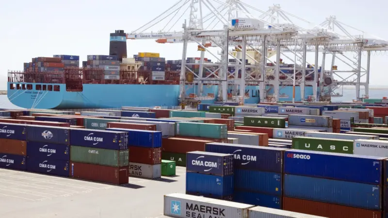 Straddle carriers and containers at GMP, Le Havre