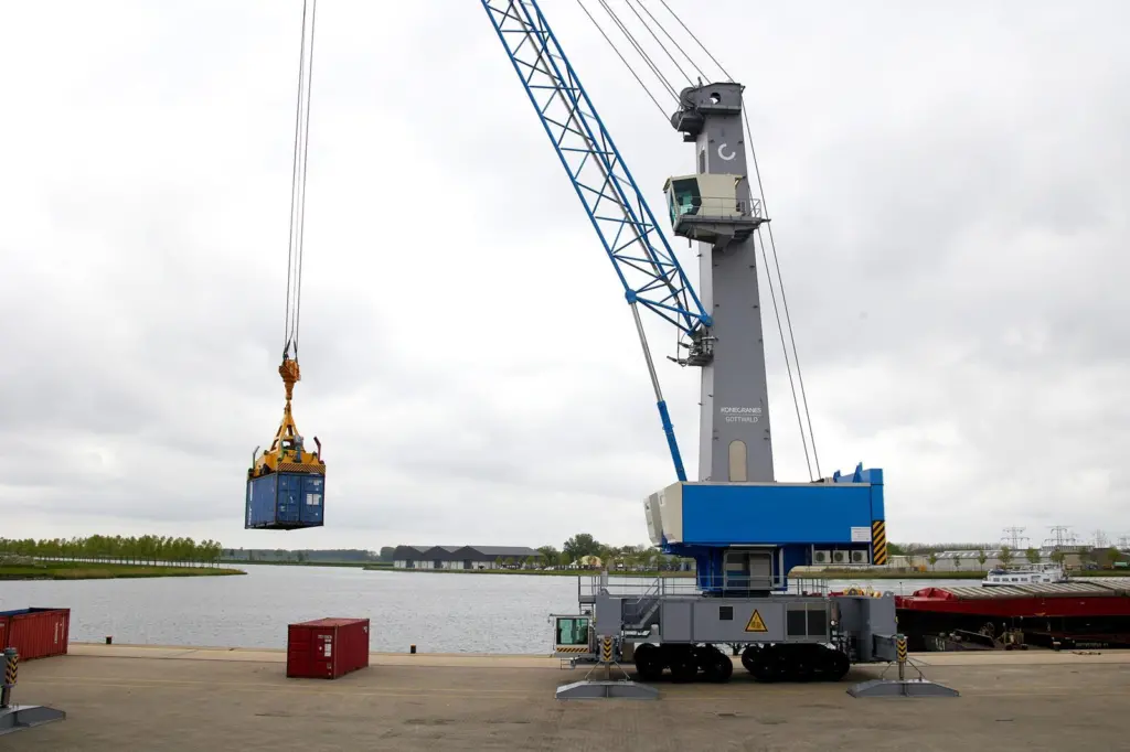 Generation 6 Konecranes Gottwald ESP.6 Mobile Harbor Crane