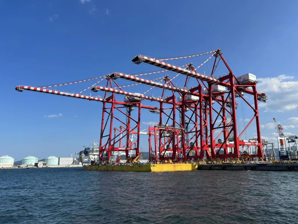 Ship-to-shore cranes