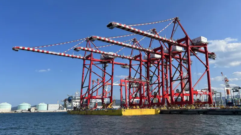 Ship-to-shore cranes
