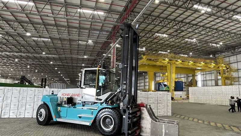 New Konecranes forklift at the Eldorado Brasil terminal in Port of Santos, Brazil