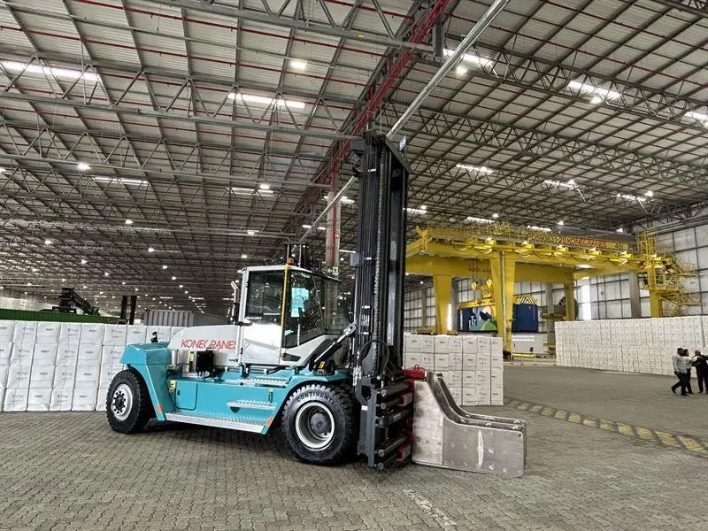 New Konecranes forklift at the Eldorado Brasil terminal in Port of Santos, Brazil