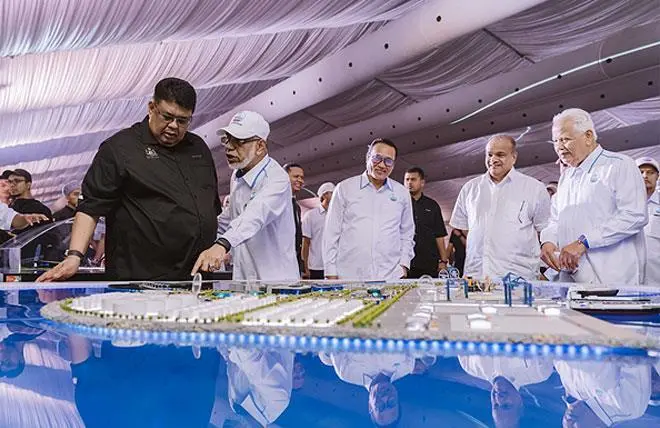 Delegates view plans for a state-of-the-art port facility at Kuala Sungai Linggi