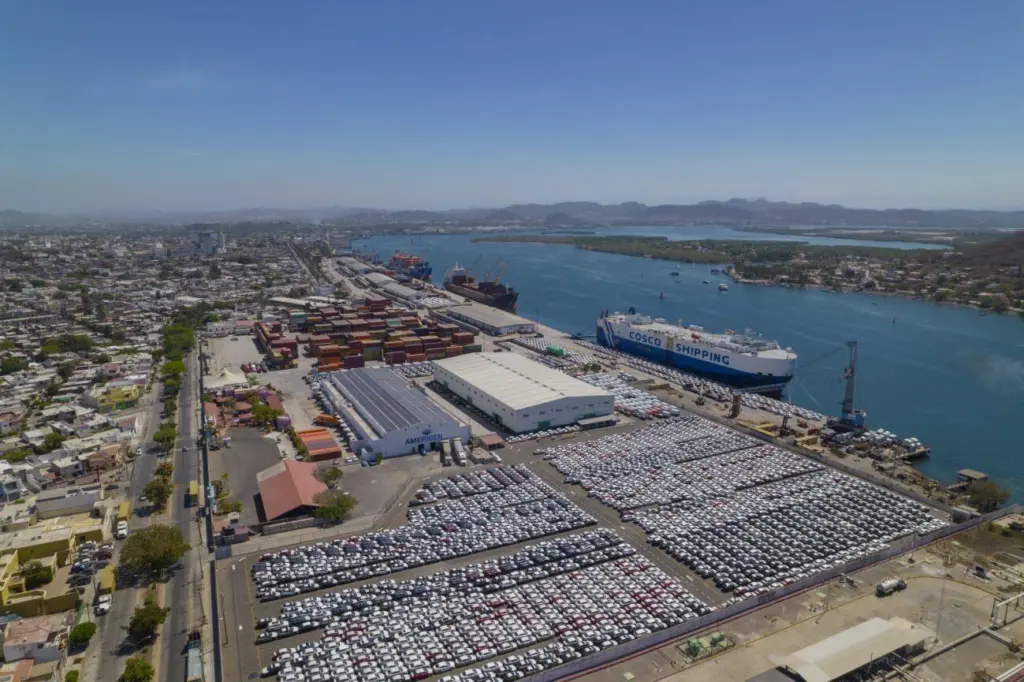 TMAZ with Cosco ro-ro vessel berthed MEXICO