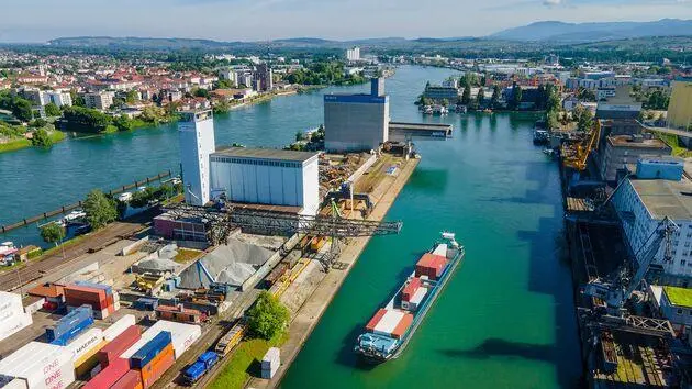 00_305721_portofswitzerland_0_571454