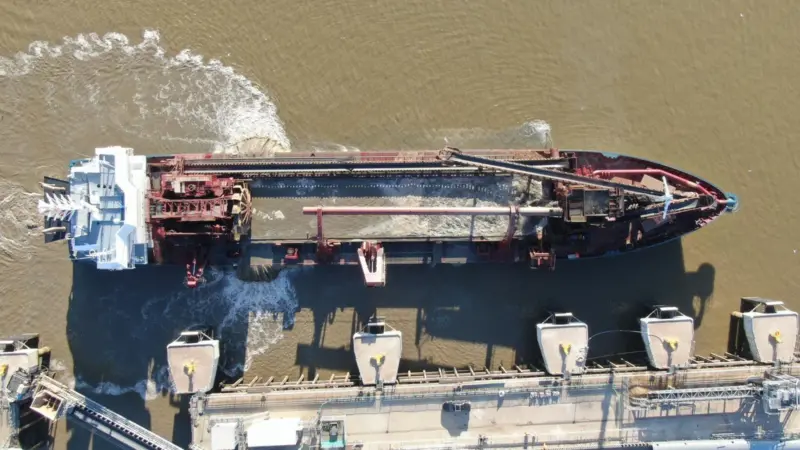 MV 'Reimerswaal' 130m hopper dredger