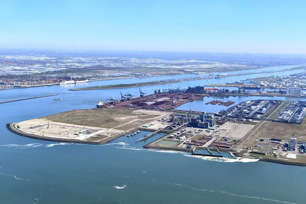 00_310111_kopvandebeerbouwterreinhavenbedrijfrotterdamdannycornelissenjuni2020_827366