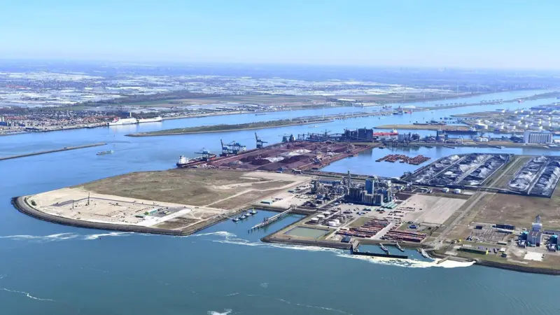 00_310111_kopvandebeerbouwterreinhavenbedrijfrotterdamdannycornelissenjuni2020_827366
