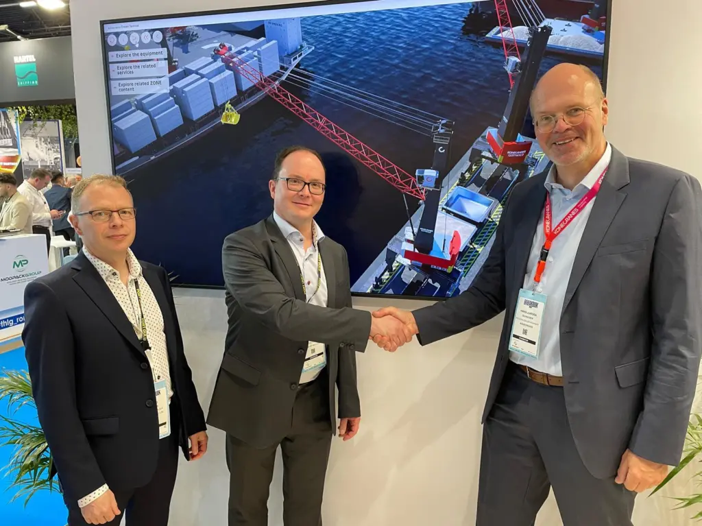 (l-r) Sampo Kananen, traffic manager, Port of Oulu; Marko Mykkänen, MD, Port of Oulu; Hans-Jürgen Schneider, regional sales manager, Port Solutions, Konecranes