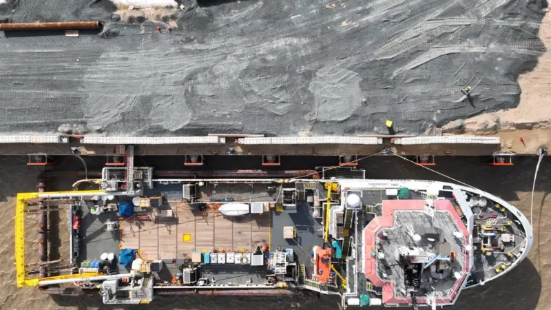 SFT cone fenders being installed at the Port of Vreed-en-Hoop