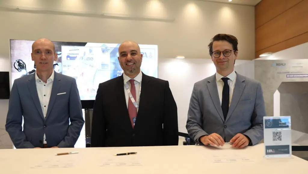 (l-r) Nils Kemme, MD at HPC; Omar Talal Hariri, president of MAWANI; Lennart Kinau, HPA board member
