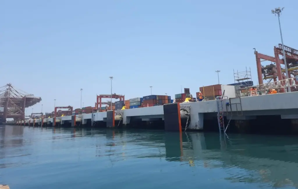 ShibataFenderTeam cone fenders at the Port of Callao in Lima