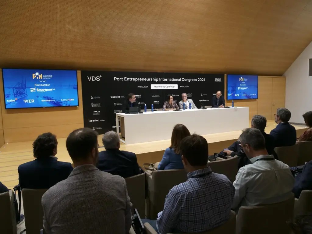 Delegates at a Port Innovators Network forum