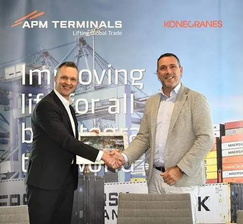 Representatives from Konecranes and APM Terminals Maasvlakte