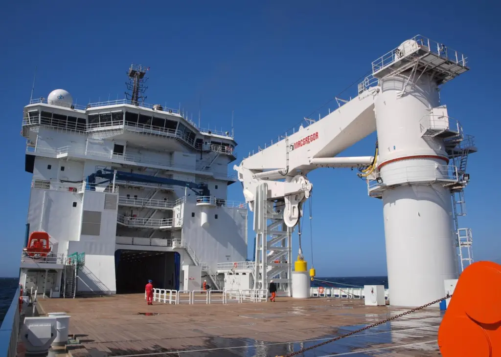 A 400-tonne MacGregor subsea crane on board North Sea Shipping's ‘North Sea Giant’ has a similar design with the main AHC winch installed under deck