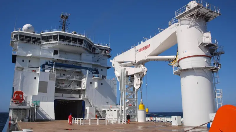 A 400-tonne MacGregor subsea crane on board North Sea Shipping's ‘North Sea Giant’ has a similar design with the main AHC winch installed under deck