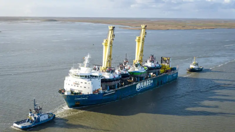 Tugs arriving at the Port of Antwerp-Bruges on board the Jumbo Kinetic heavy-duty vessel