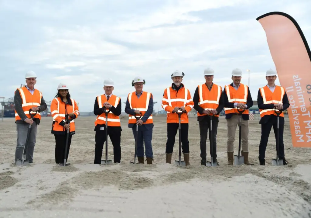 groundbreaking foto 1