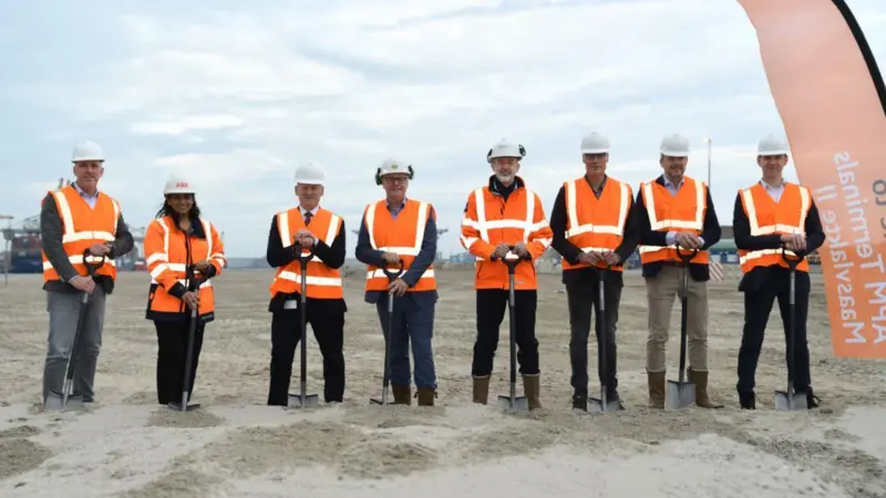 groundbreaking foto 1