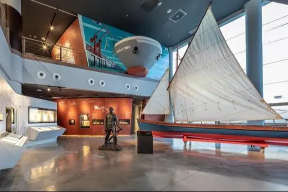 The image shows an inside photo of the Itsamuseum