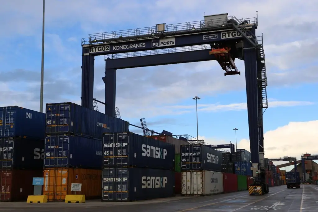 RTG crane with containers below
