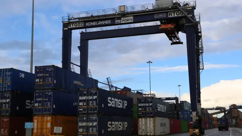 RTG crane with containers below