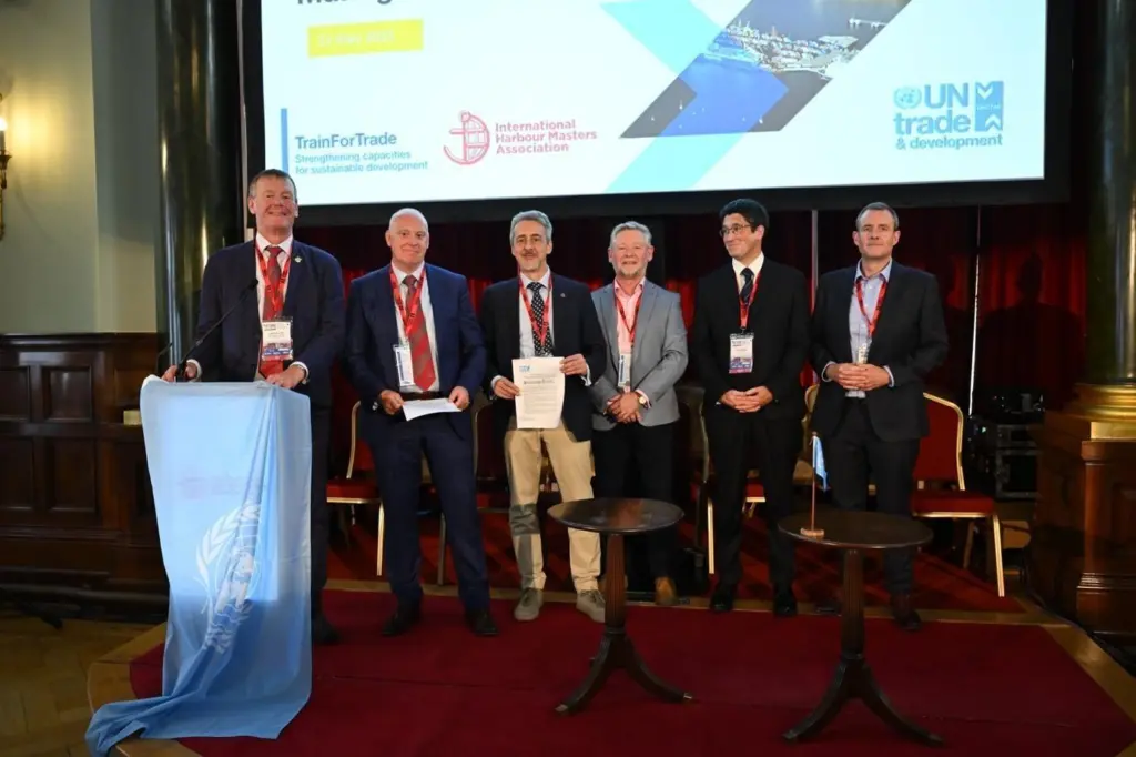 Signing of an IHMA/UNCTAD MoU at the IHMA Seminar in Belfast