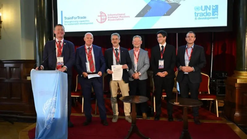 Signing of an IHMA/UNCTAD MoU at the IHMA Seminar in Belfast