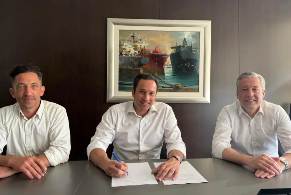 (l-r) Gordon Friza, CFO driveMybox; Constantinos Mouskos, CEO driveMybox Greece and Patrick Jandt, CEO driveMybox