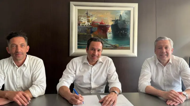 (l-r) Gordon Friza, CFO driveMybox; Constantinos Mouskos, CEO driveMybox Greece and Patrick Jandt, CEO driveMybox