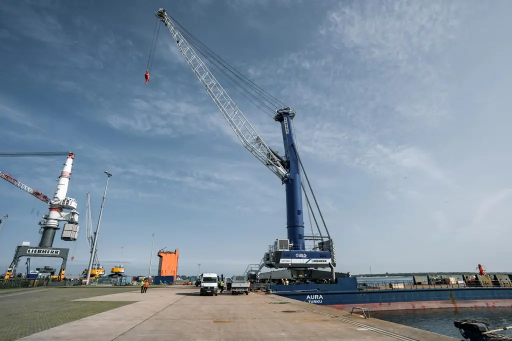liebherr-lhm-550-blg-bremerhaven