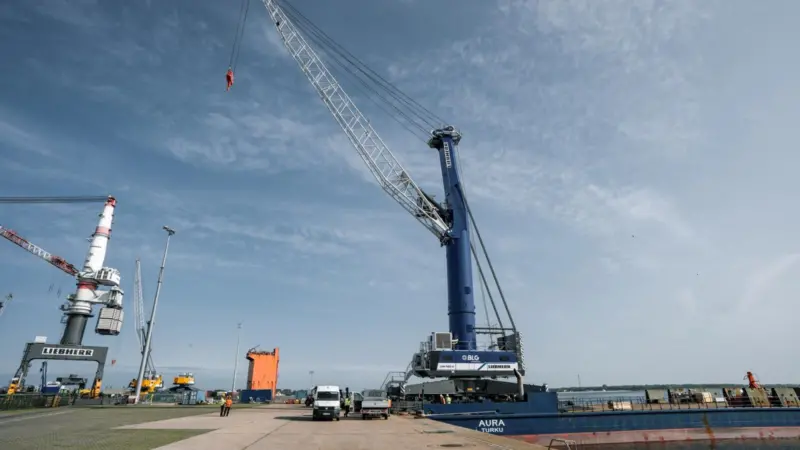 liebherr-lhm-550-blg-bremerhaven