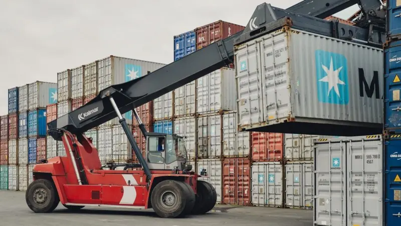 Kalmar forklift lifting a Maersk container