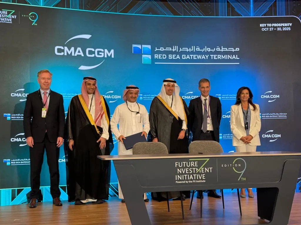 CMA & RSGT T4 Signing Picture