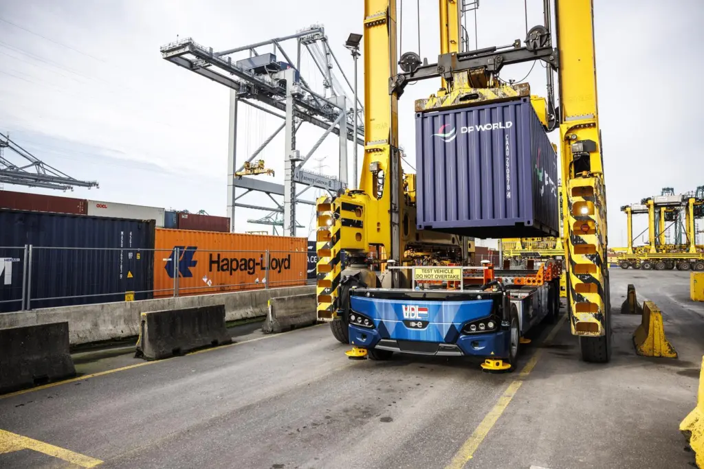 The automated vehicle working at DP World Antwerp Gateway