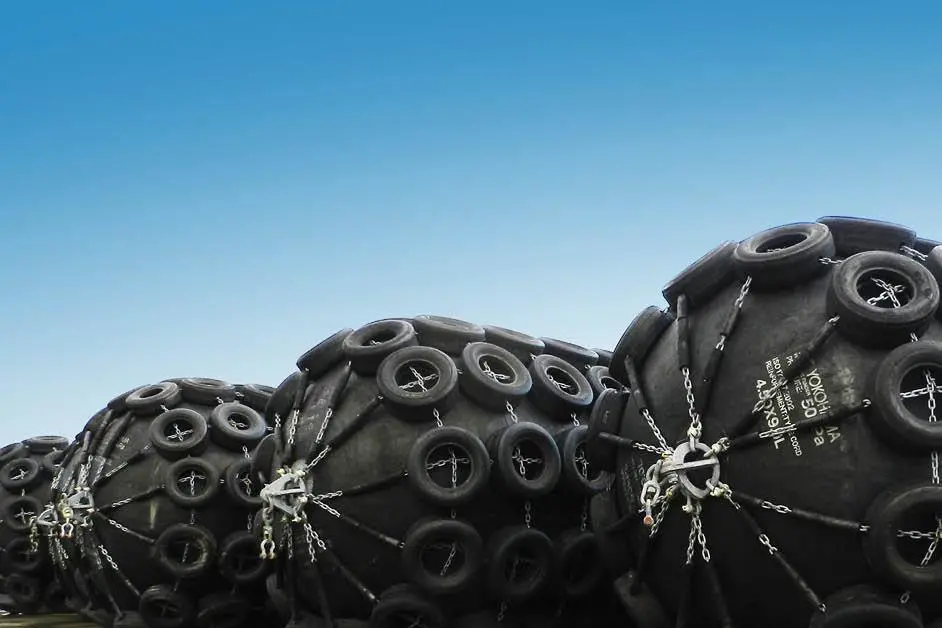 A close up image of the Jumbo Fender Rapid Deploy system