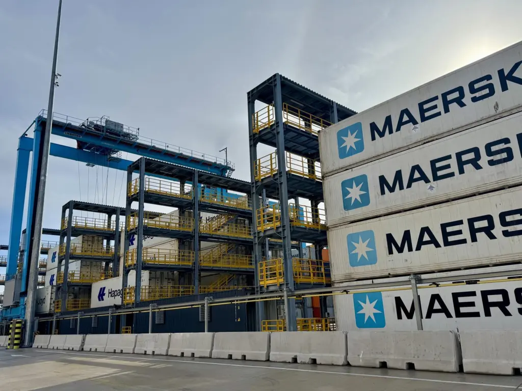 Reefer monitoring system at Rijeka Gateway with Maersk containers to right