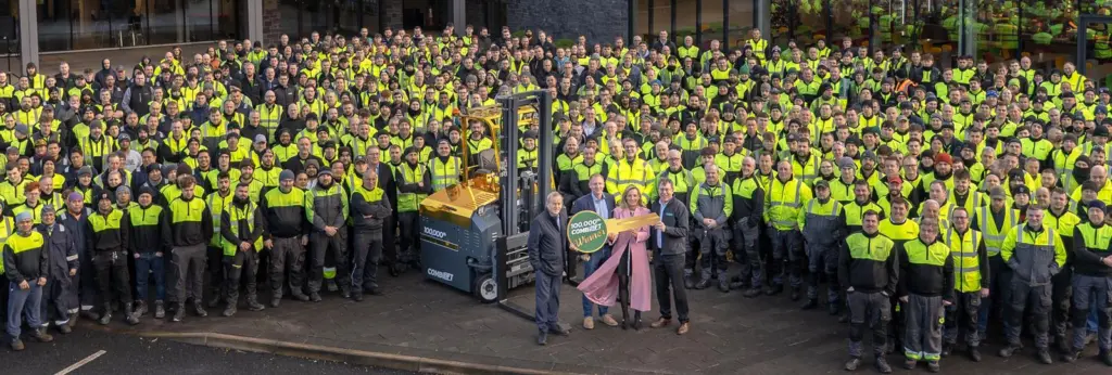 00_338020_winnerofthe100000thforkliftatcombiliftshq_564348